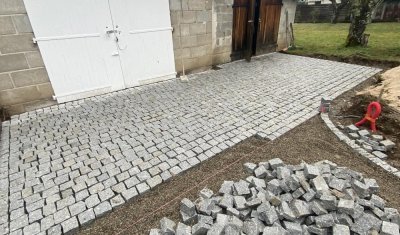 Réalisation d’un accès en pavés granit gris Farge Paysage à Argentat Sur Dordogne