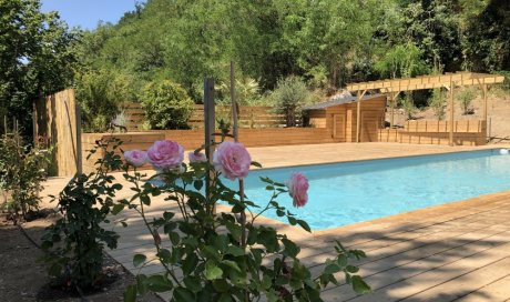 Terrasse bois Tulle - Argentat - Naves - Chameyrat - Aménagements paysagers - muret et jardinières - Arrosage intégré - clôture piscine - piscine - Pergola bois