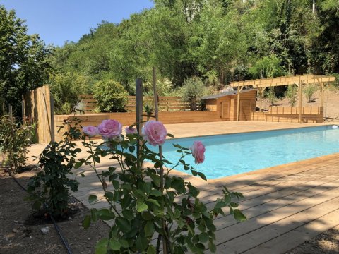 Terrasse bois Tulle - Argentat - Naves - Chameyrat - Aménagements paysagers - muret et jardinières - Arrosage intégré - clôture piscine - piscine - Pergola bois